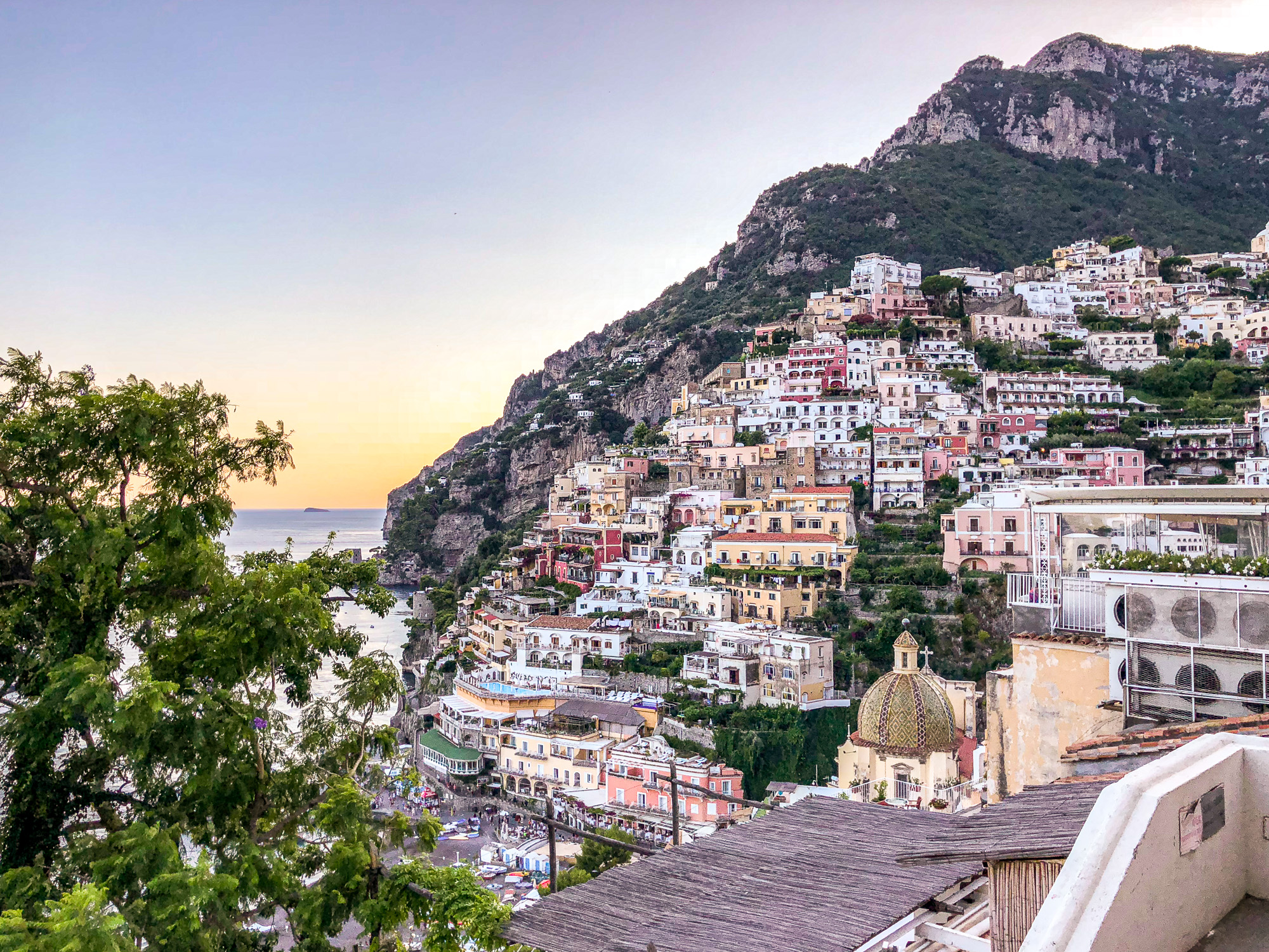 Positano - czy warto tam pojechać i czy jest warte swojej ceny? Hotele, jedzenie i co zrobić, aby wyjazd nie był aż taki drogi