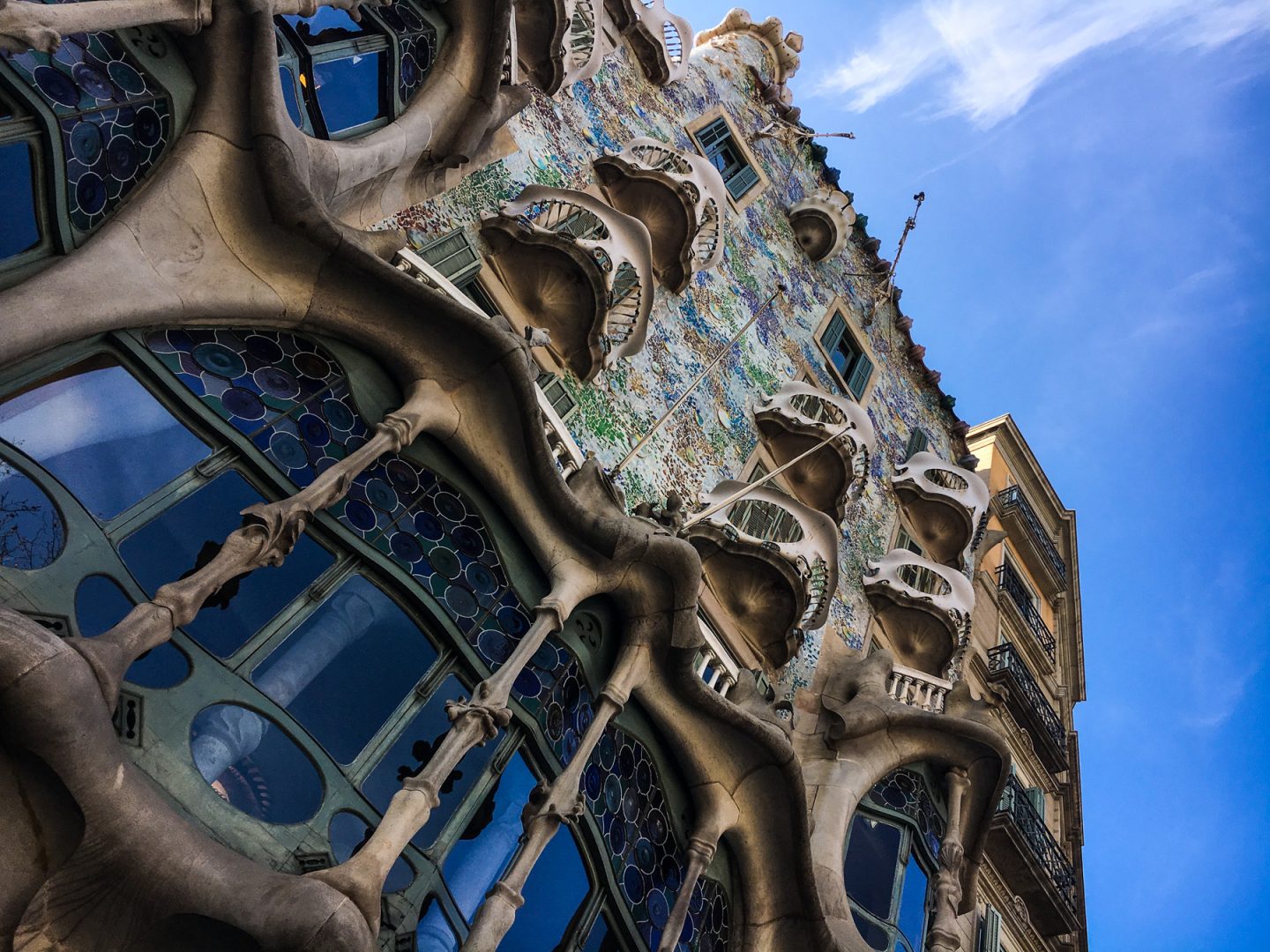 gdzie na wakacje jesienią, wakacje w październiku, wakacje w listopadzie, wakacje we wrześniu, barcelona hiszpania